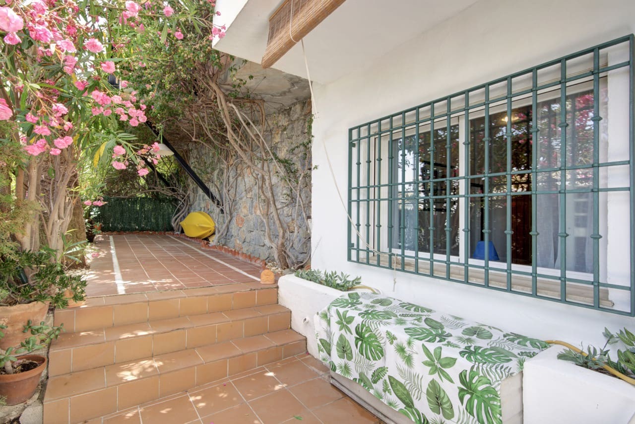 2 bedroom Terraced Villa for sale in La Herradura with garage - € 335,000 (Ref: 9950433)