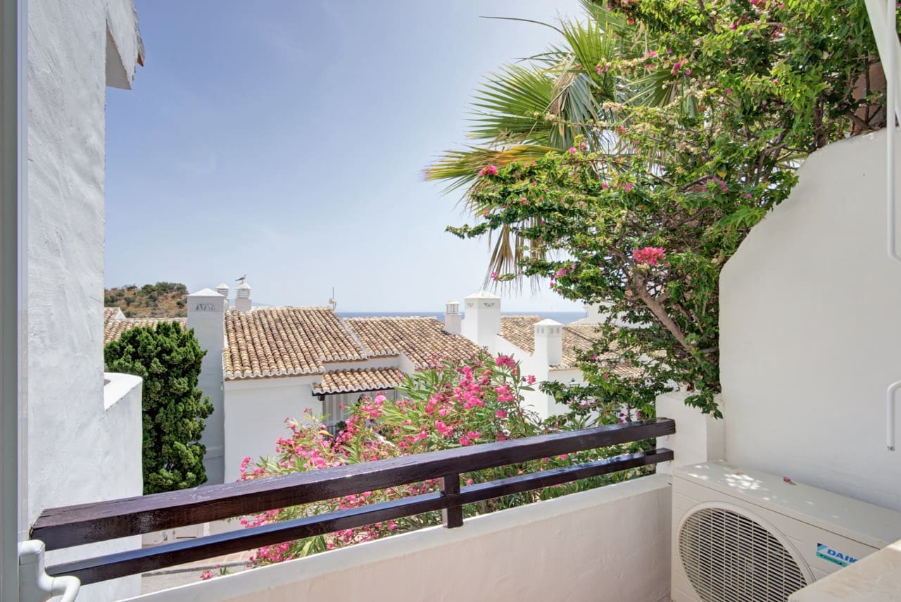 2 bedroom Terraced Villa for sale in La Herradura with garage - € 335,000 (Ref: 9950433)