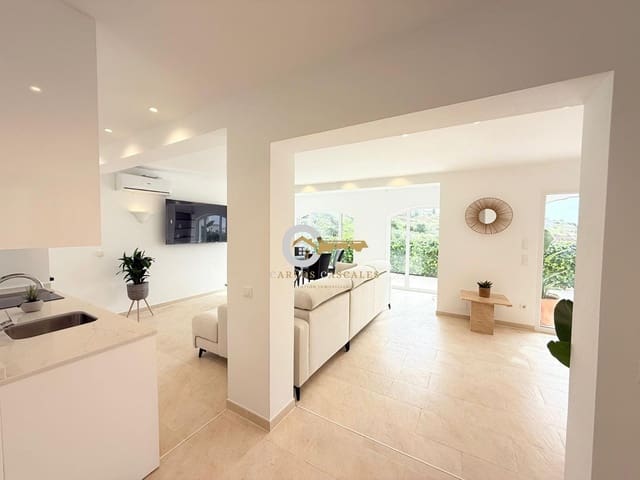 Chalet de 4 habitaciones en El Peñoncillo, Torrox en venta con piscina - 450.000 € (Ref: 9446760)