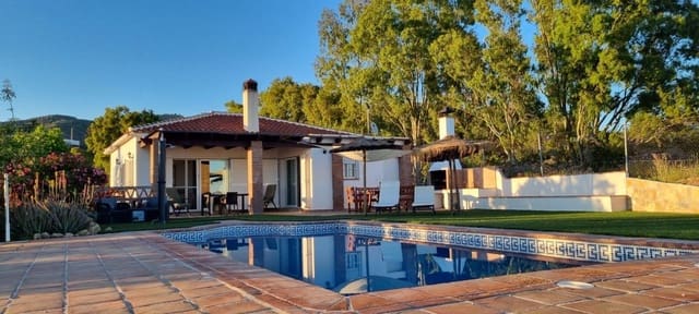 Finca/Casa Rural de 2 habitaciones en Vélez-Málaga en venta con piscina - 525.000 € (Ref: 9446769)