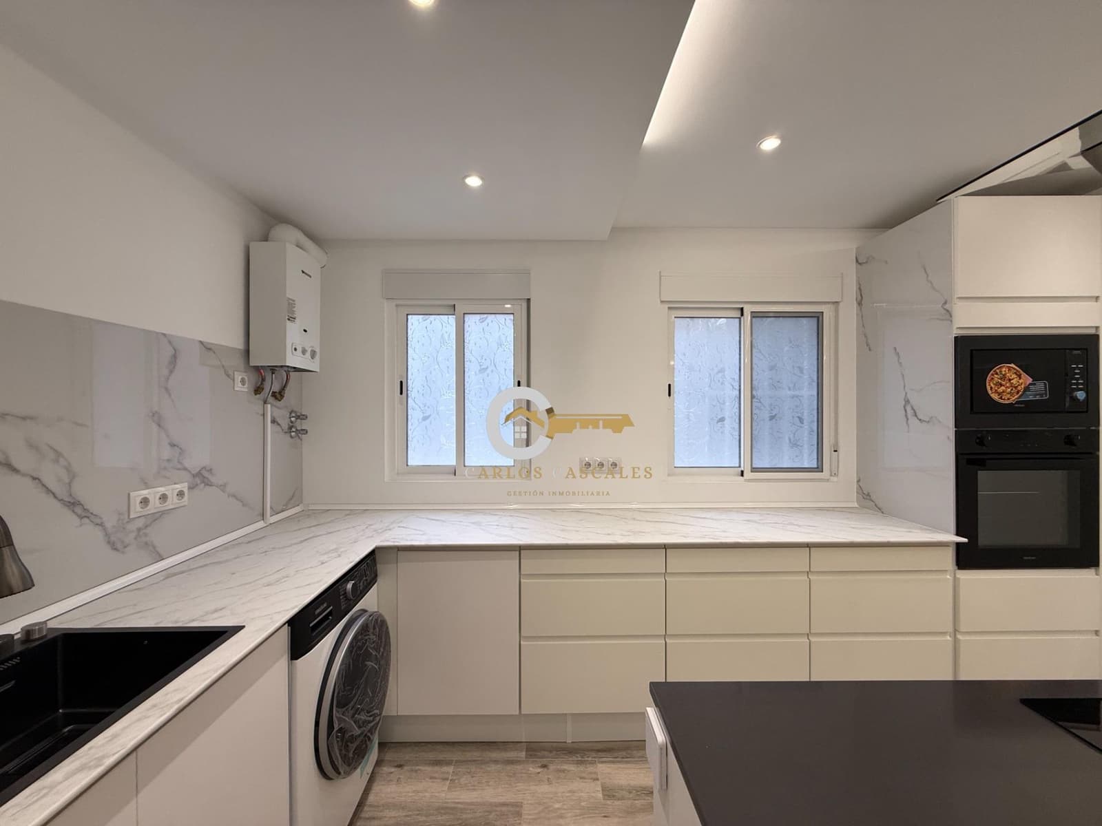 2 bedroom Flat for sale in Velez-Malaga - € 243,500 (Ref: 9608233)