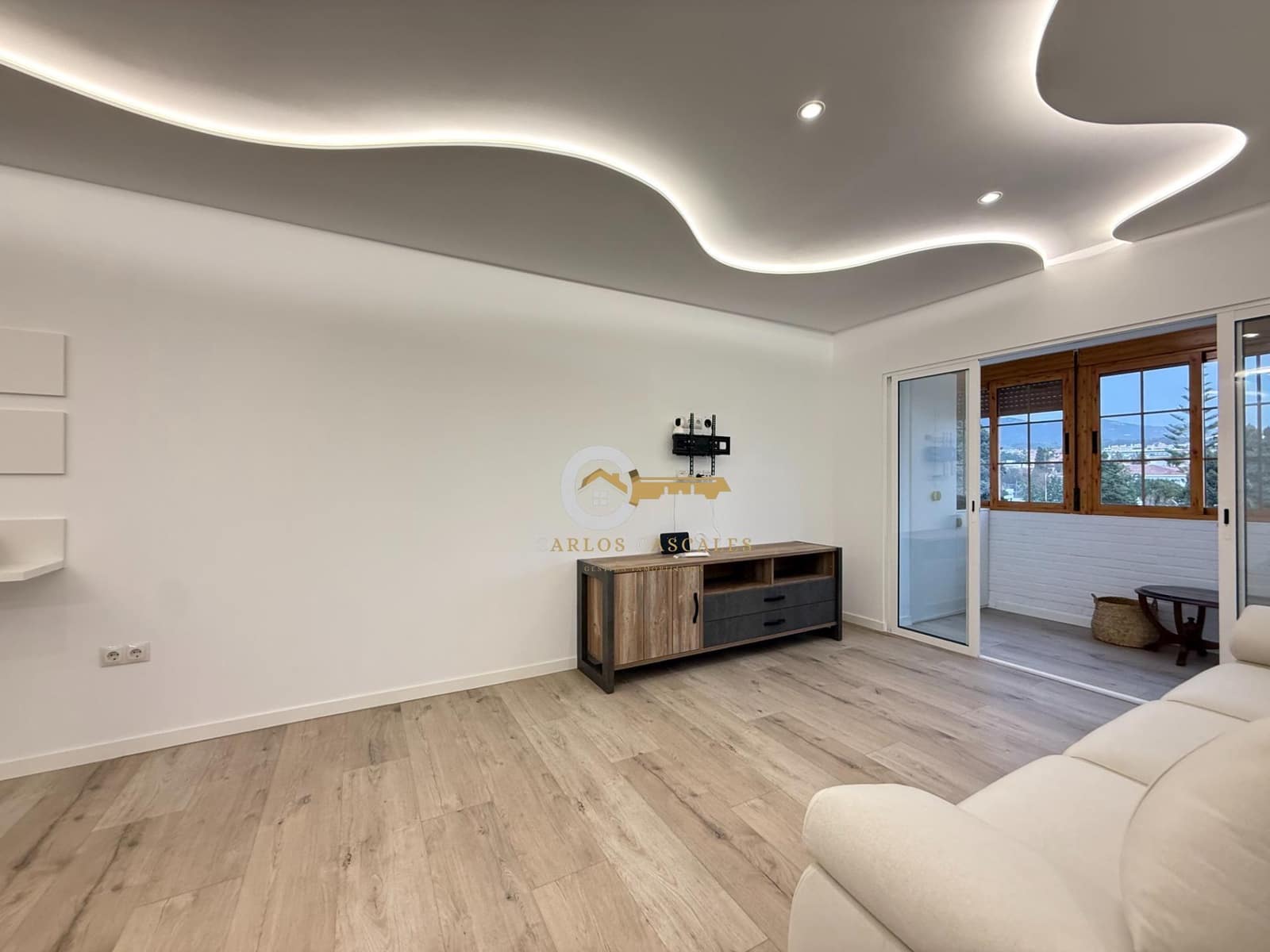 2 bedroom Flat for sale in Velez-Malaga - € 243,500 (Ref: 9608233)