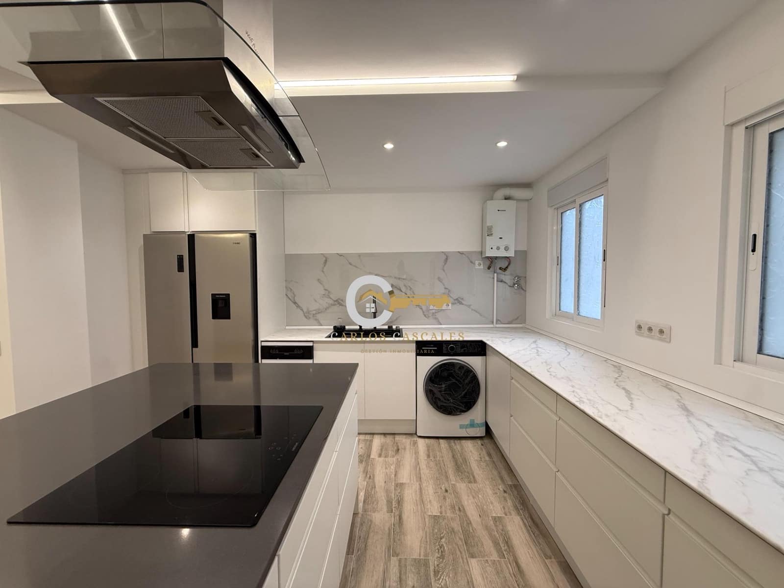 2 bedroom Flat for sale in Velez-Malaga - € 243,500 (Ref: 9608233)