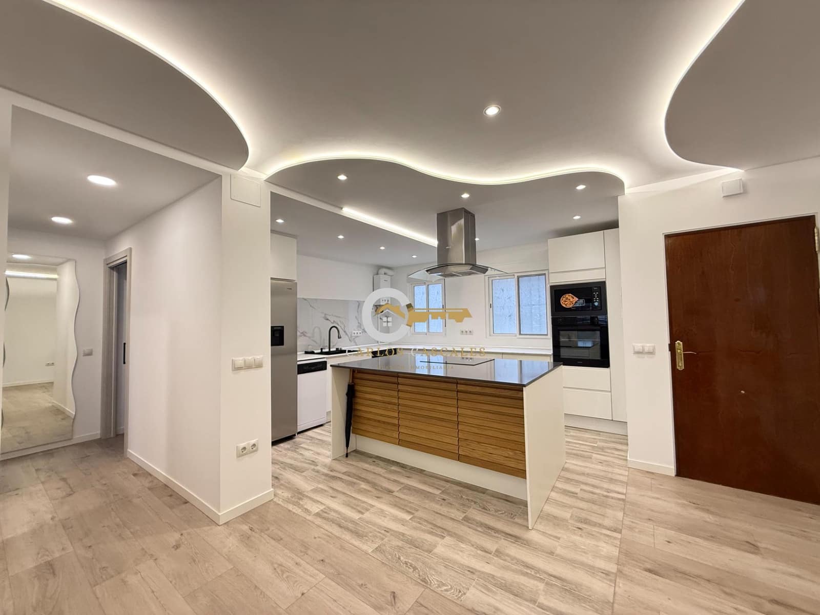 2 bedroom Flat for sale in Velez-Malaga - € 243,500 (Ref: 9608233)