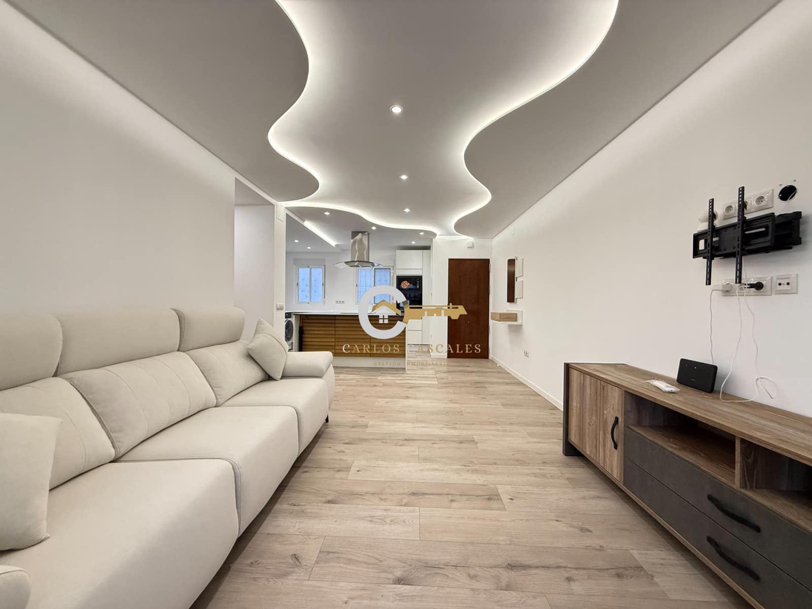 2 bedroom Flat for sale in Velez-Malaga - € 243,500 (Ref: 9608233)