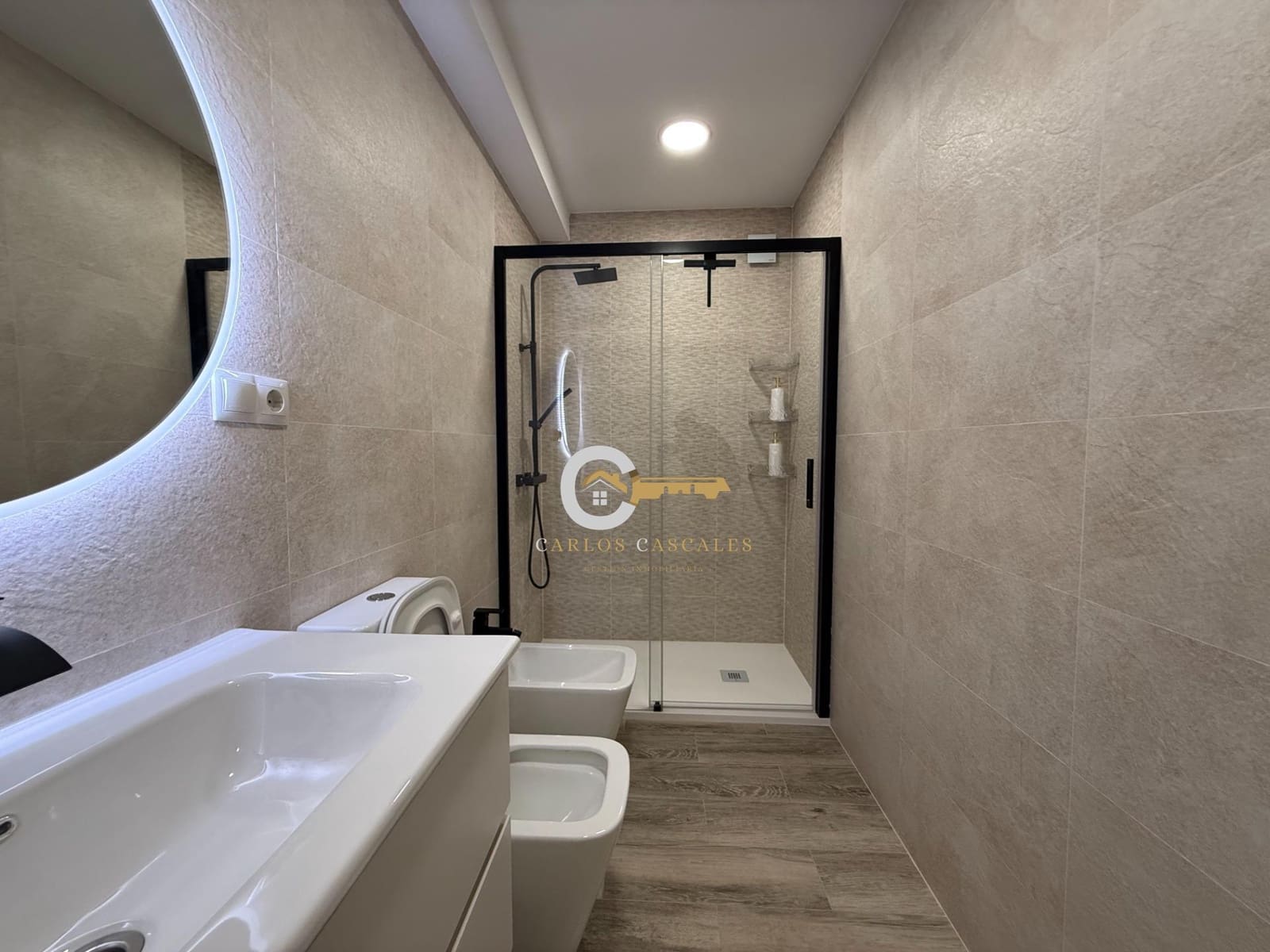 2 bedroom Flat for sale in Velez-Malaga - € 243,500 (Ref: 9608233)