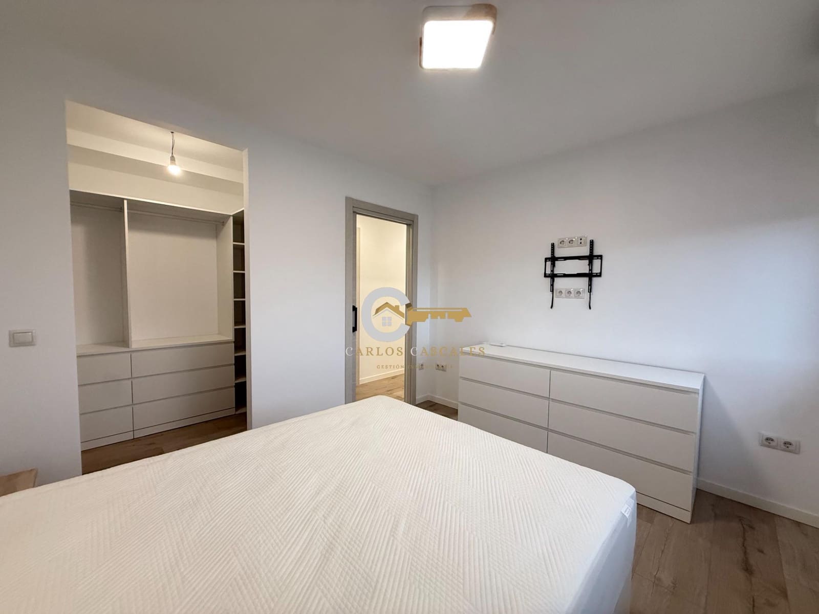 2 bedroom Flat for sale in Velez-Malaga - € 243,500 (Ref: 9608233)