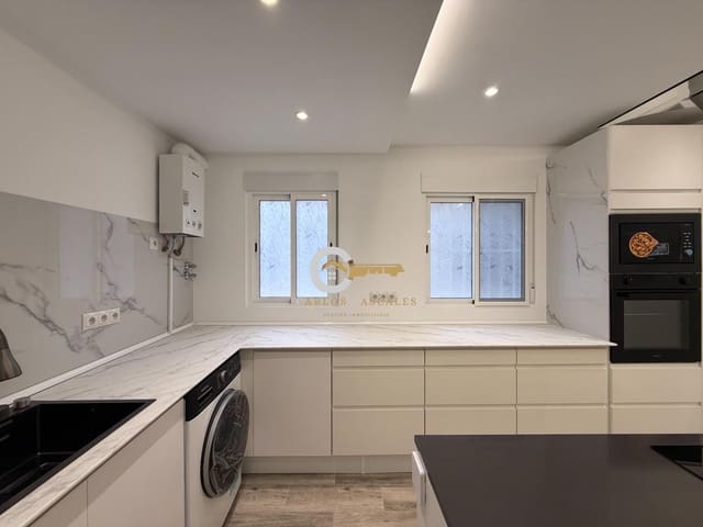 2 slaapkamer Flat te koop in Vélez-Málaga - € 243.500 (Ref: 9608233)