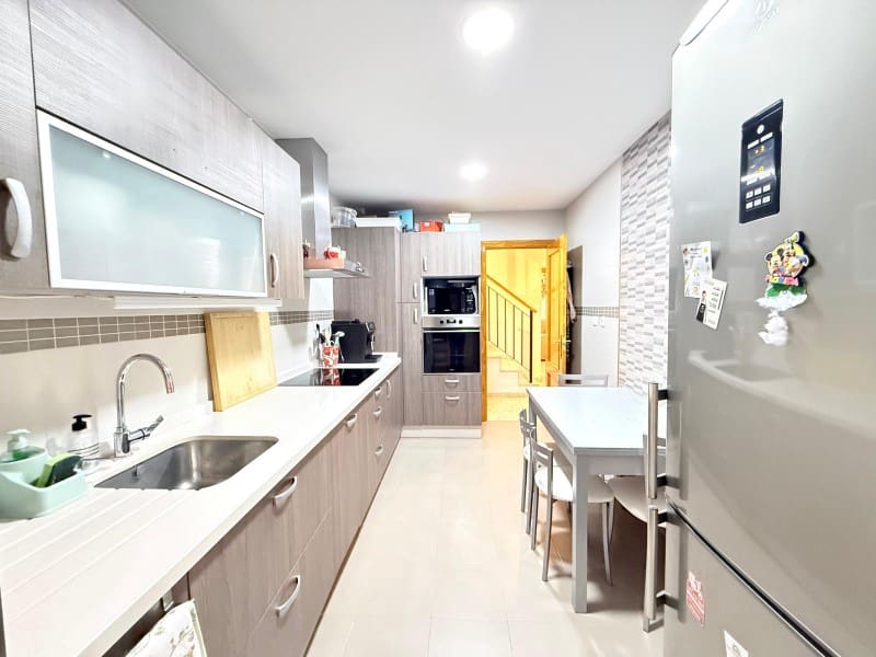 4 sypialnia Willa na sprzedaż w Velez-Malaga - 320 000 € (Ref: 9784338)