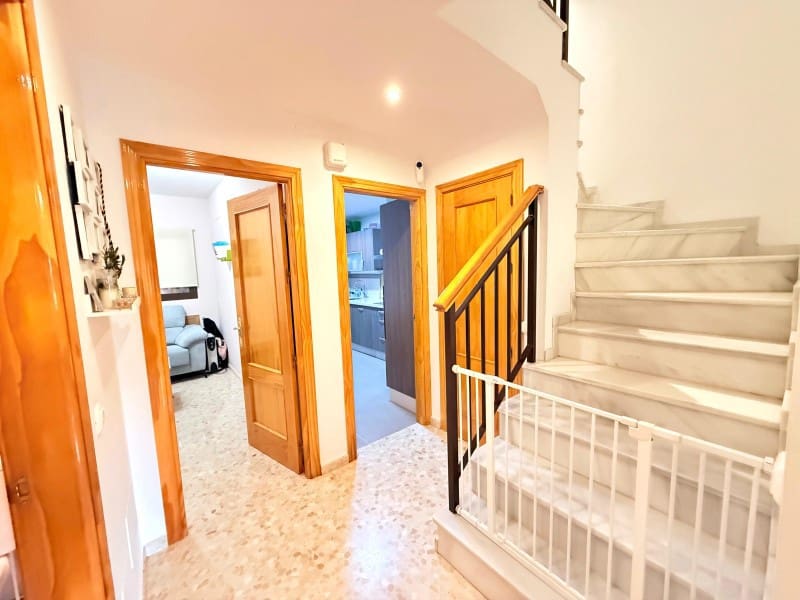 4 sypialnia Willa na sprzedaż w Velez-Malaga - 320 000 € (Ref: 9784338)