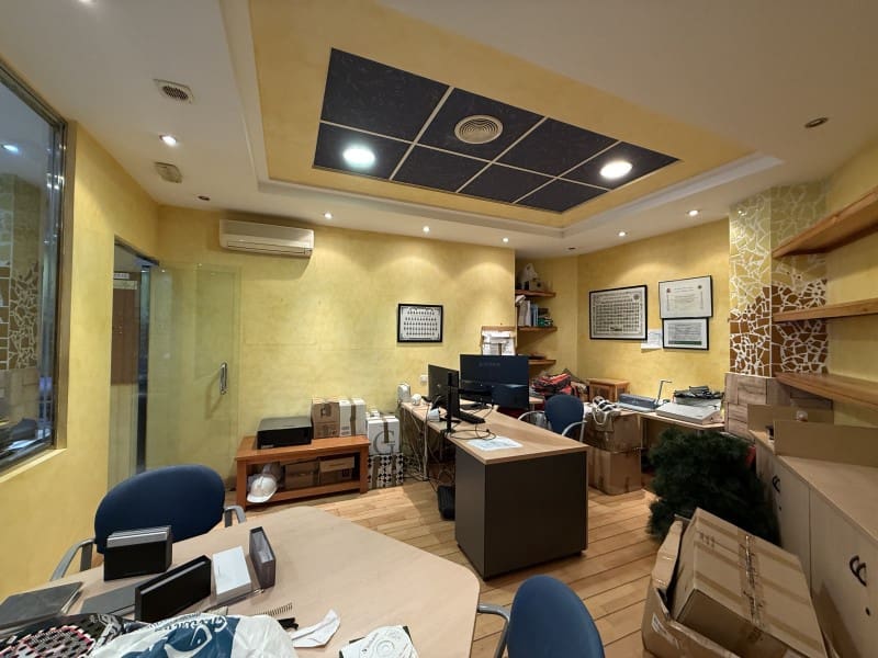 Commercial for sale in Velez-Malaga - € 120,000 (Ref: 9790963)