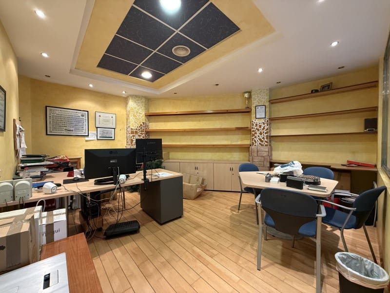 Commercial for sale in Velez-Malaga - € 120,000 (Ref: 9790963)