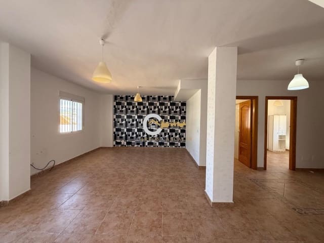 4 sovrum Semi-fristående Villa till salu i Alcaucín med pool - 300 000 € (Ref: 9790965)