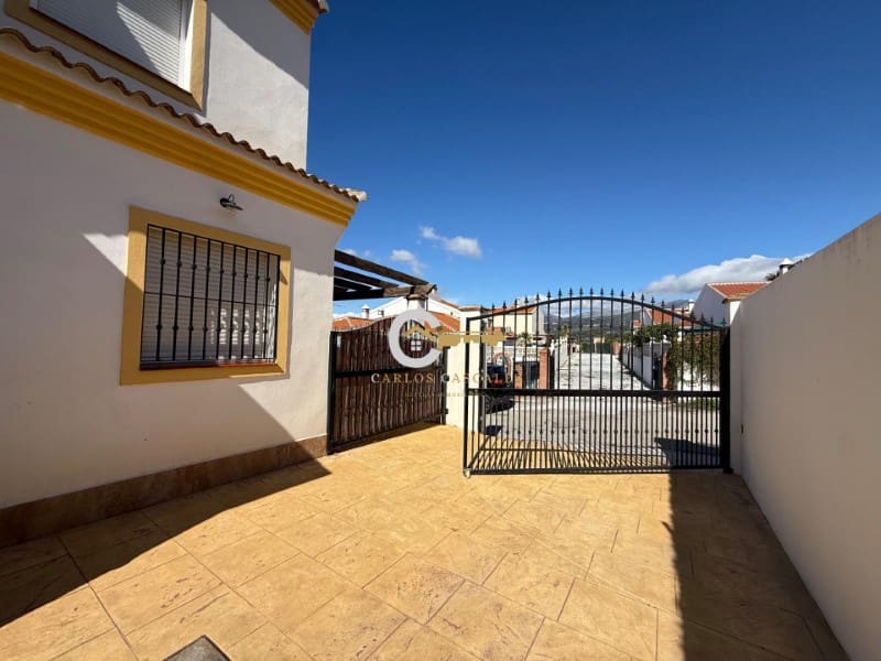 4 sovrum Semi-fristående Villa till salu i Alcaucin med pool - 300 000 € (Ref: 9790965)