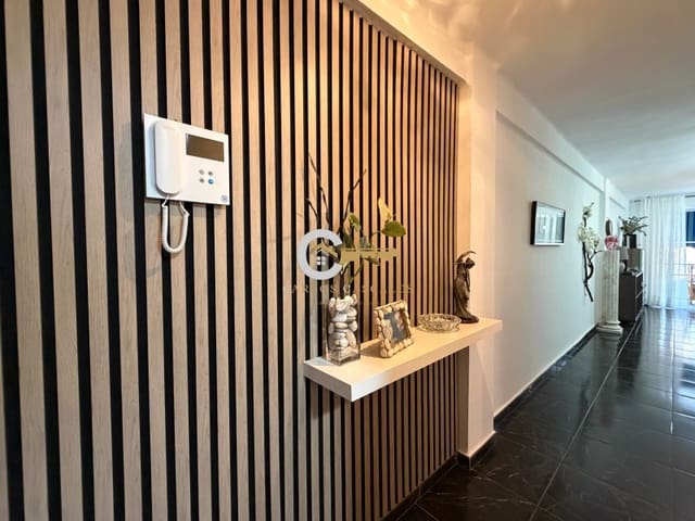 Piso de 3 habitaciones en Vélez-Málaga en venta - 271.500 € (Ref: 9833900)