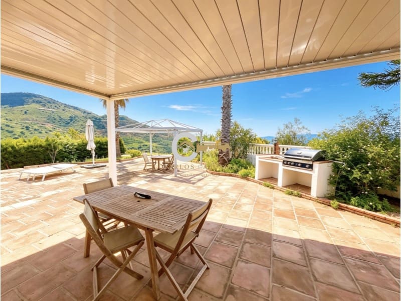 3 bedroom Villa for sale in Vinuela with pool garage - € 420,000 (Ref: 9843332)