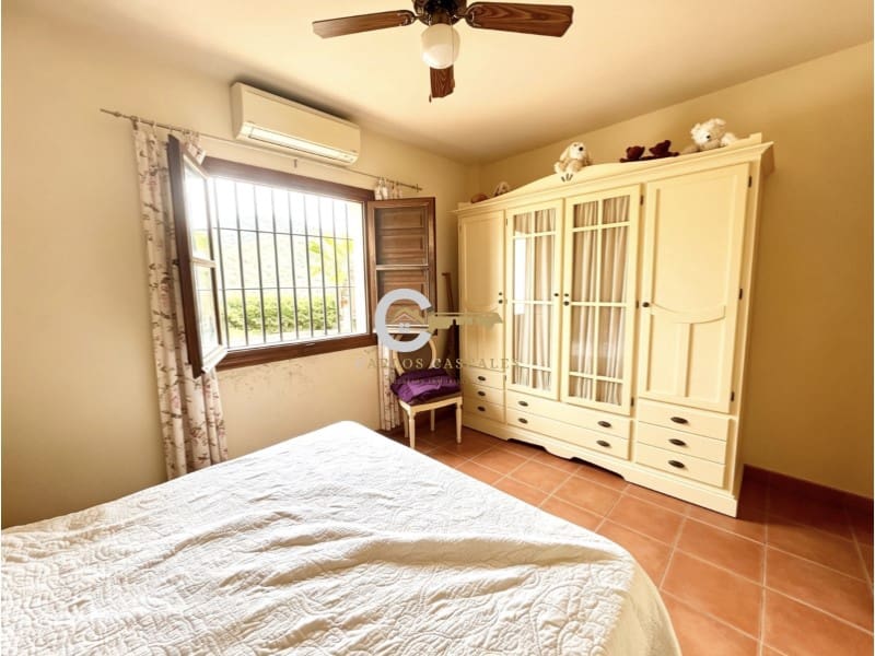 3 bedroom Villa for sale in Vinuela with pool garage - € 420,000 (Ref: 9843332)