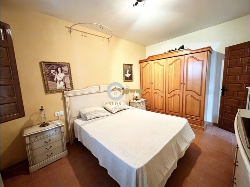3 bedroom Villa for sale in Vinuela with pool garage - € 420,000 (Ref: 9843332)