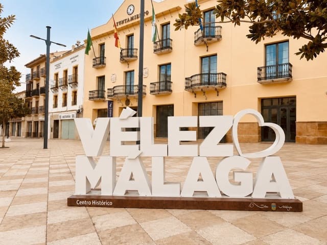 Garasje til salgs i Vélez-Málaga - € 26 500 (Ref: 9858087)