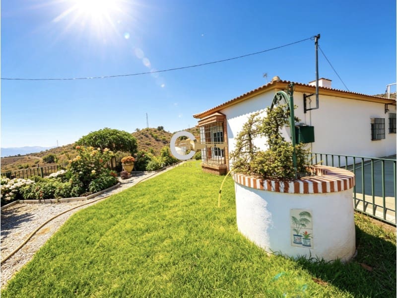 Finca/Casa Rural de 3 habitaciones en Benajarafe en venta con garaje - 365.000 € (Ref: 9894370)