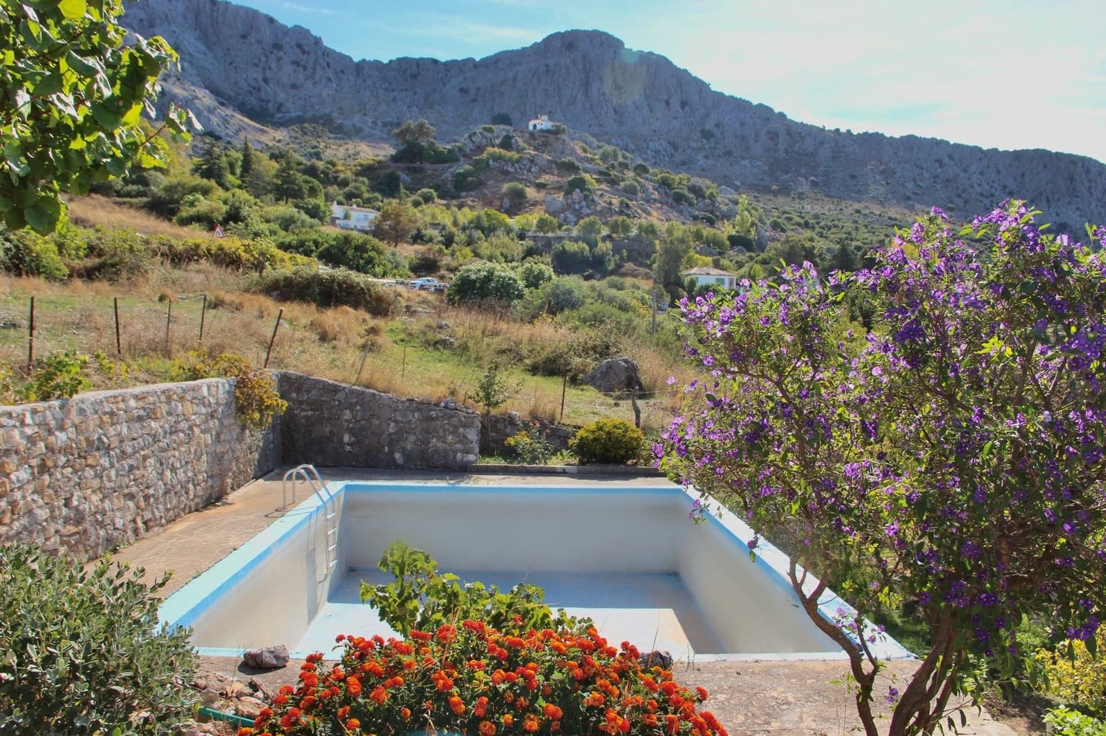 4 soveværelse Finca/Landehus til salg i Benaocaz med swimmingpool garage - € 360.000 (Ref: 9345682)