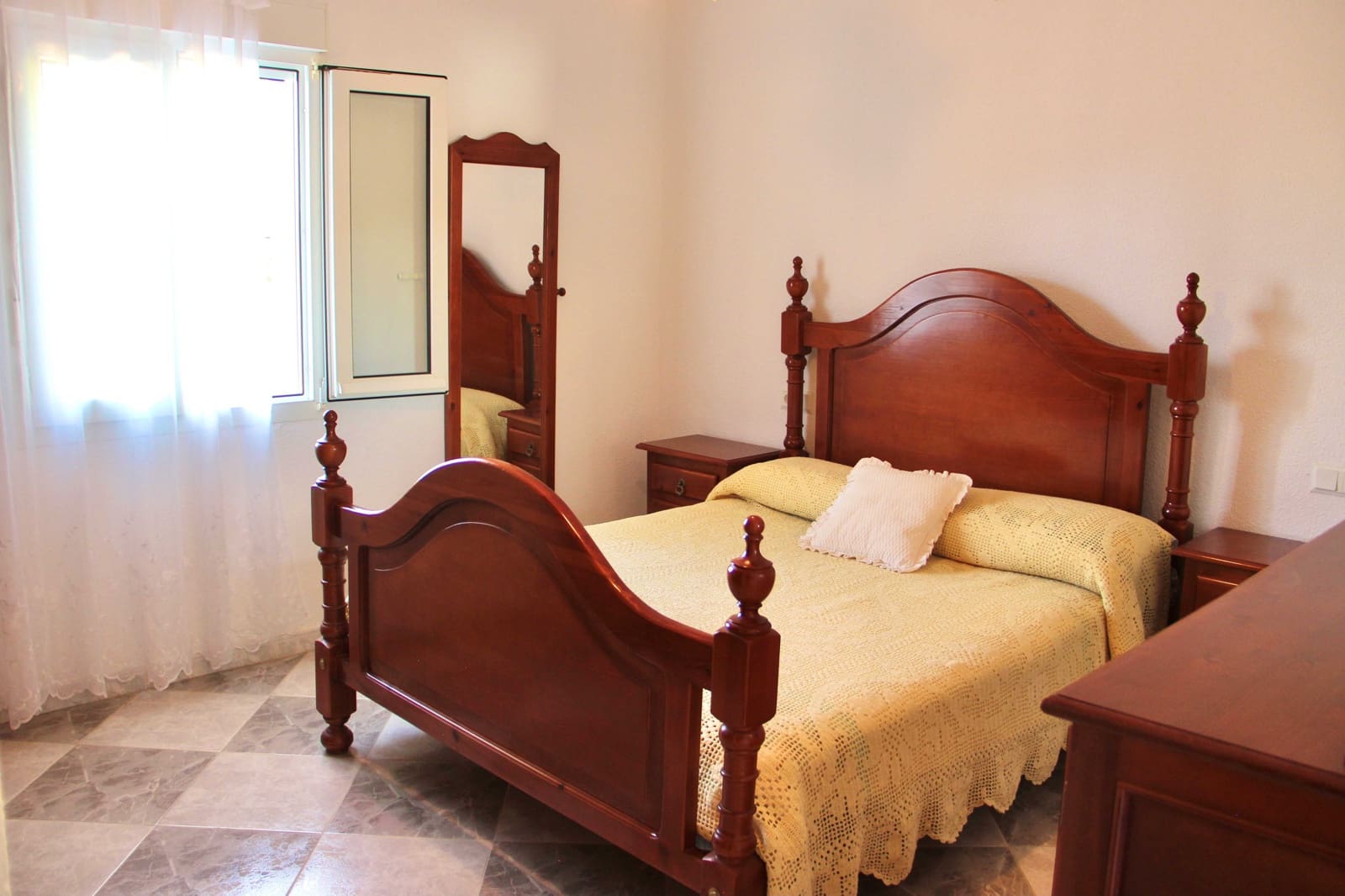 4 soveværelse Finca/Landehus til salg i Benaocaz med swimmingpool garage - € 360.000 (Ref: 9345682)