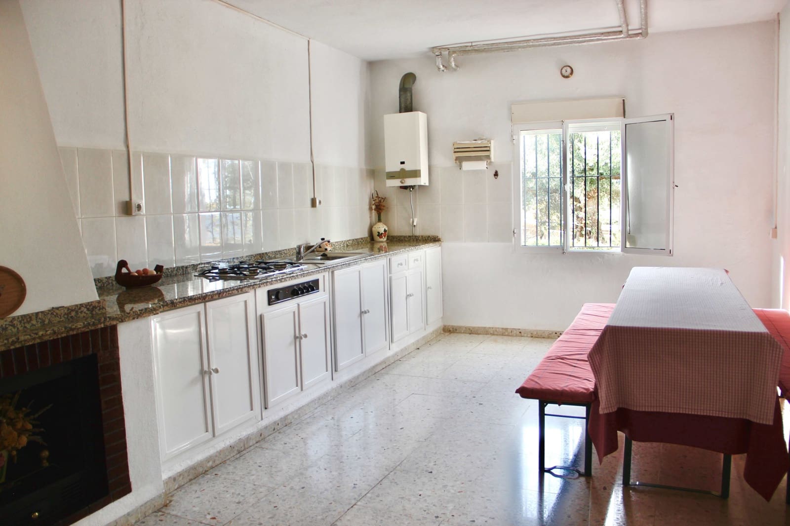 4 soveværelse Finca/Landehus til salg i Benaocaz med swimmingpool garage - € 360.000 (Ref: 9345682)