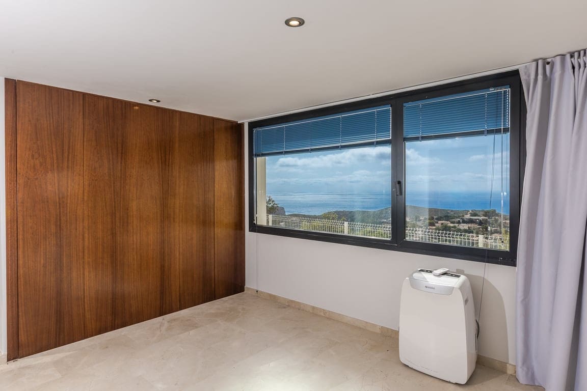 Chalet de 3 habitaciones en Cumbre del Sol en venta con piscina garaje - 2.350.000 € (Ref: 10125233)