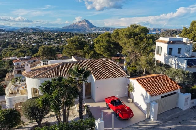 4 bedroom Villa for sale in Javea / Xàbia with pool garage - € 1,950,000 (Ref: 9412898)