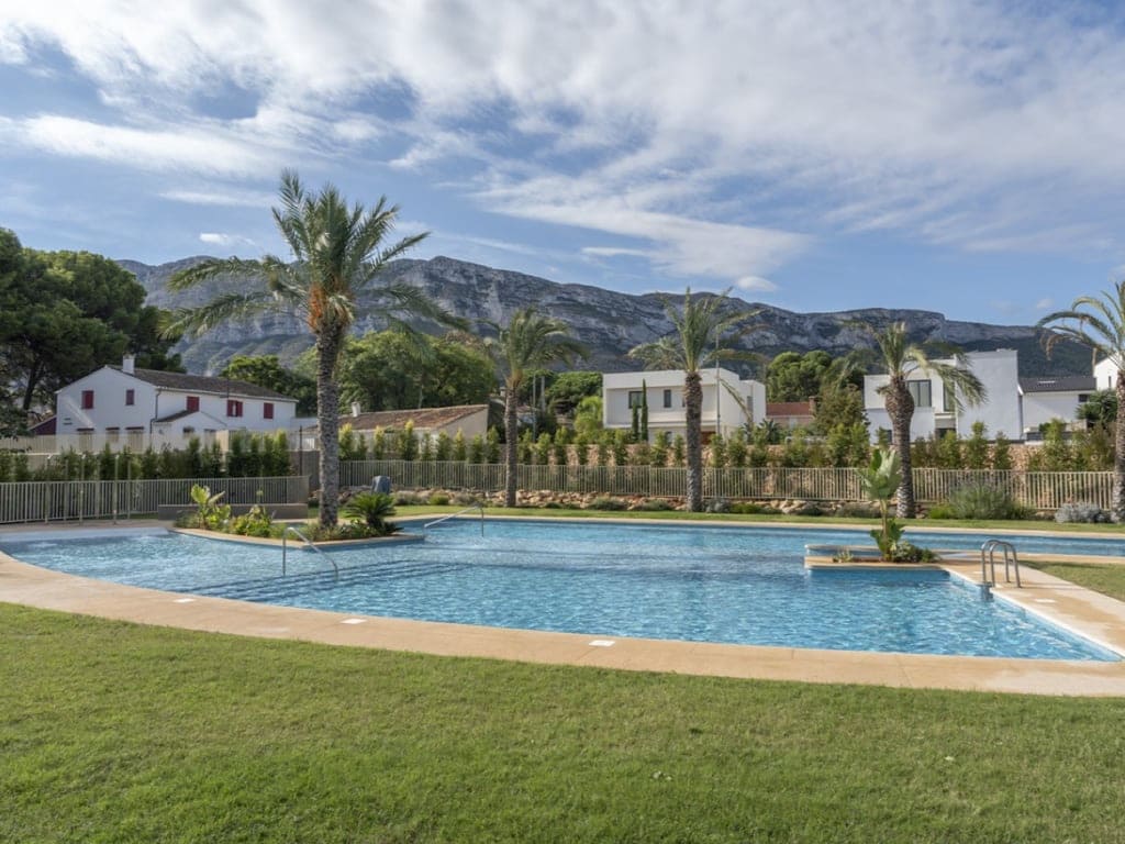 2 bedroom Apartment for sale in Denia with pool garage - € 420,000 (Ref: 9412913)
