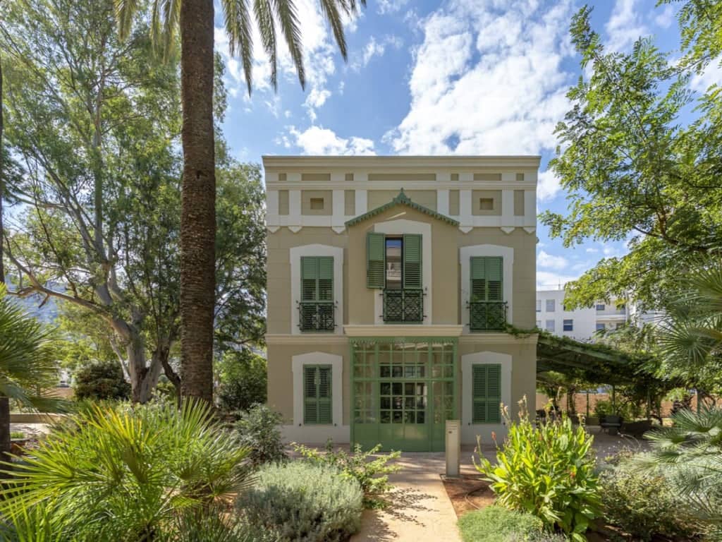 2 bedroom Apartment for sale in Denia with pool garage - € 420,000 (Ref: 9412913)