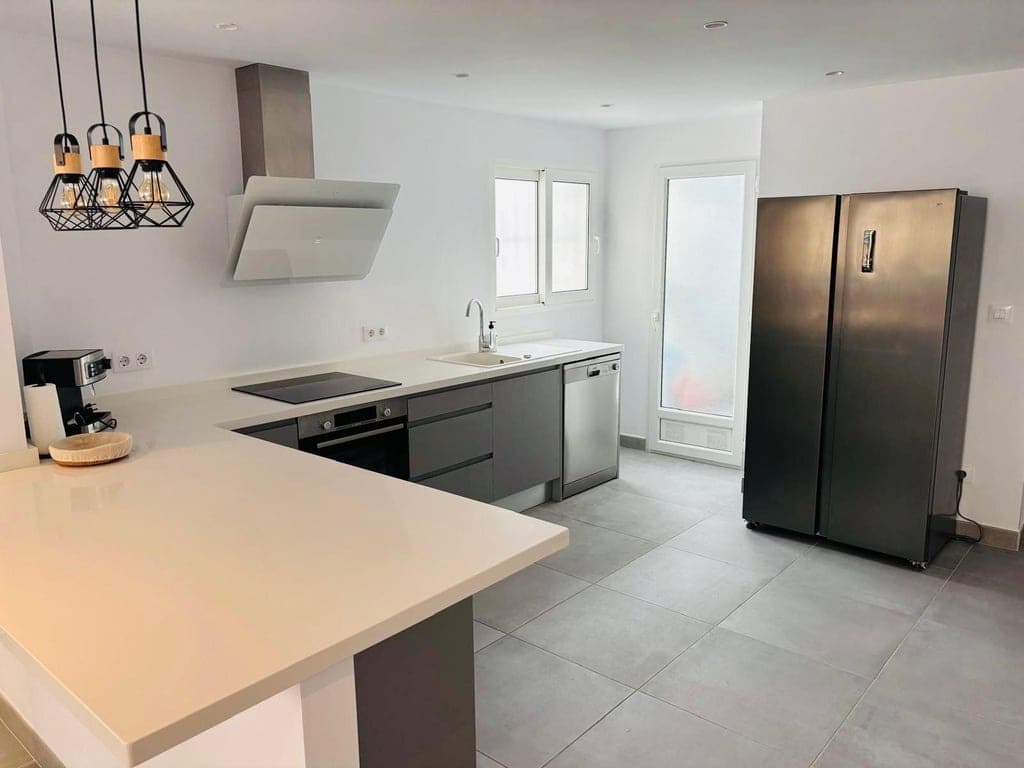 4 bedroom Apartment for sale in Denia - € 395,000 (Ref: 9470055)