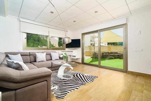 5 bedroom Villa for rent in Javea / Xabia with garage - € 3,800 (Ref: 9481454)