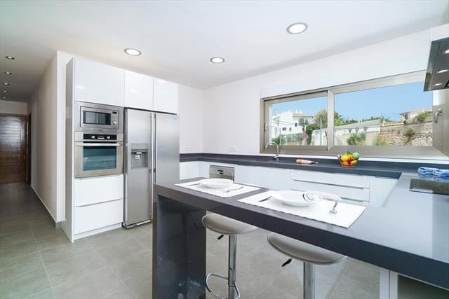 5 bedroom Villa for rent in Javea / Xabia with garage - € 3,600 (Ref: 9481454)