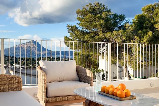 4 bedroom Villa for sale in Javea / Xàbia with garage - € 1,890,000 (Ref: 9693107)