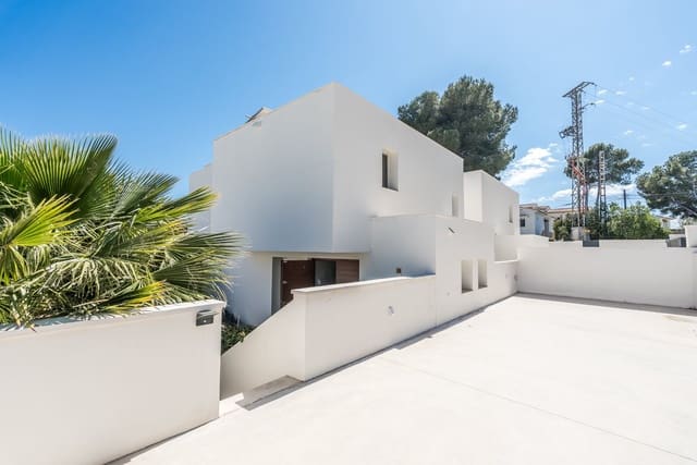 2 soverom Villa til salgs i Moraira, Teulada-Moraira med svømmebasseng garasje - € 780 000 (Ref: 9779090)