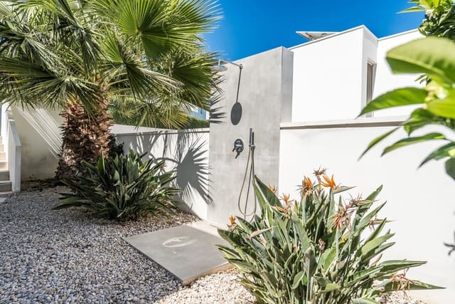 2 soverom Villa til salgs i Moraira, Teulada-Moraira med svømmebasseng garasje - € 780 000 (Ref: 9779090)