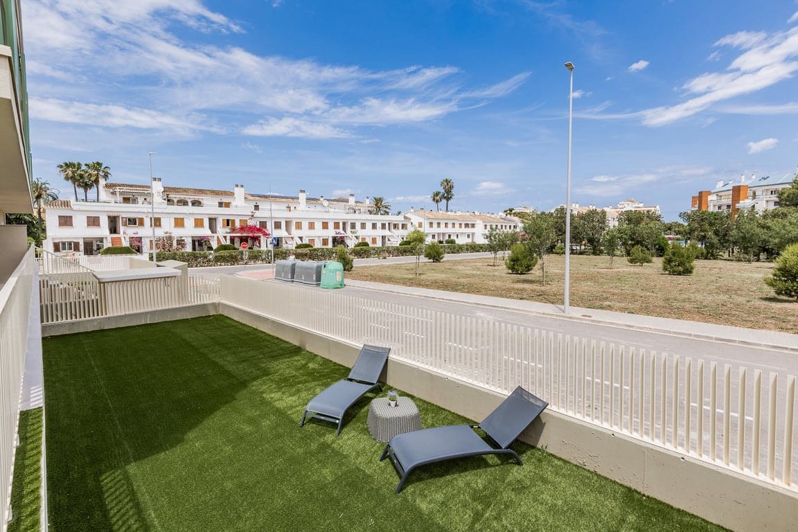 4 bedroom Apartment for rent in Denia with pool garage - € 3,500 (Ref: 9958439)