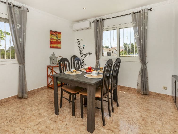 3 bedroom Villa for holiday rental in L'Ametlla de Mar with pool - € 2,200 (Ref: 10124550)