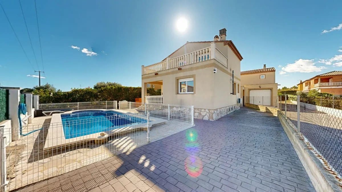 Adosado de 4 habitaciones en L'Ametlla de Mar en venta con piscina garaje - 265.000 € (Ref: 9805264)