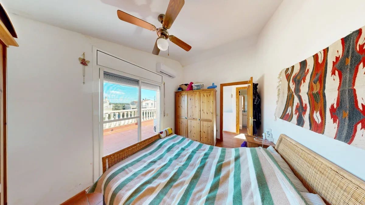 Adosado de 4 habitaciones en L'Ametlla de Mar en venta con piscina garaje - 265.000 € (Ref: 9805264)