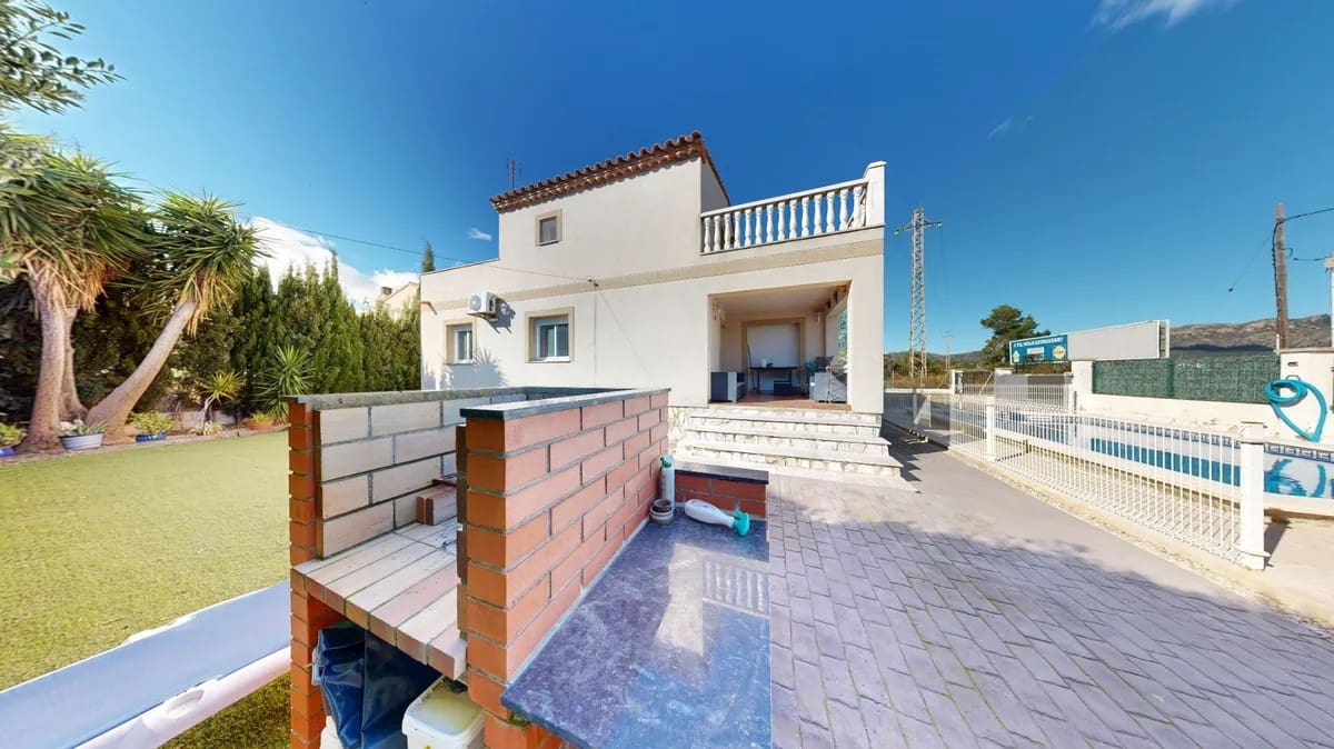 Adosado de 4 habitaciones en L'Ametlla de Mar en venta con piscina garaje - 265.000 € (Ref: 9805264)