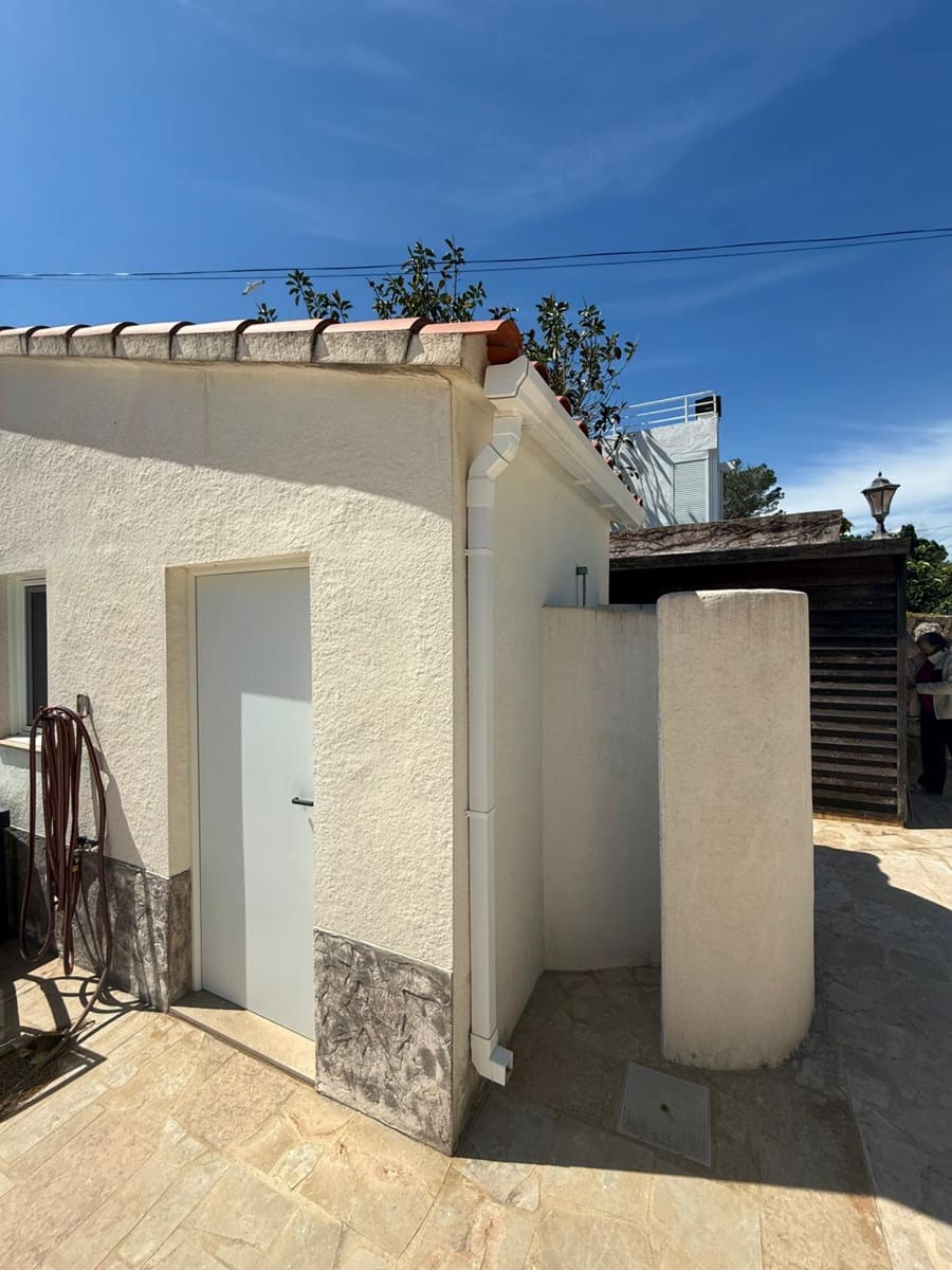 3 soverom Villa til salgs i Calafat med svømmebasseng garasje - € 610 000 (Ref: 9847804)