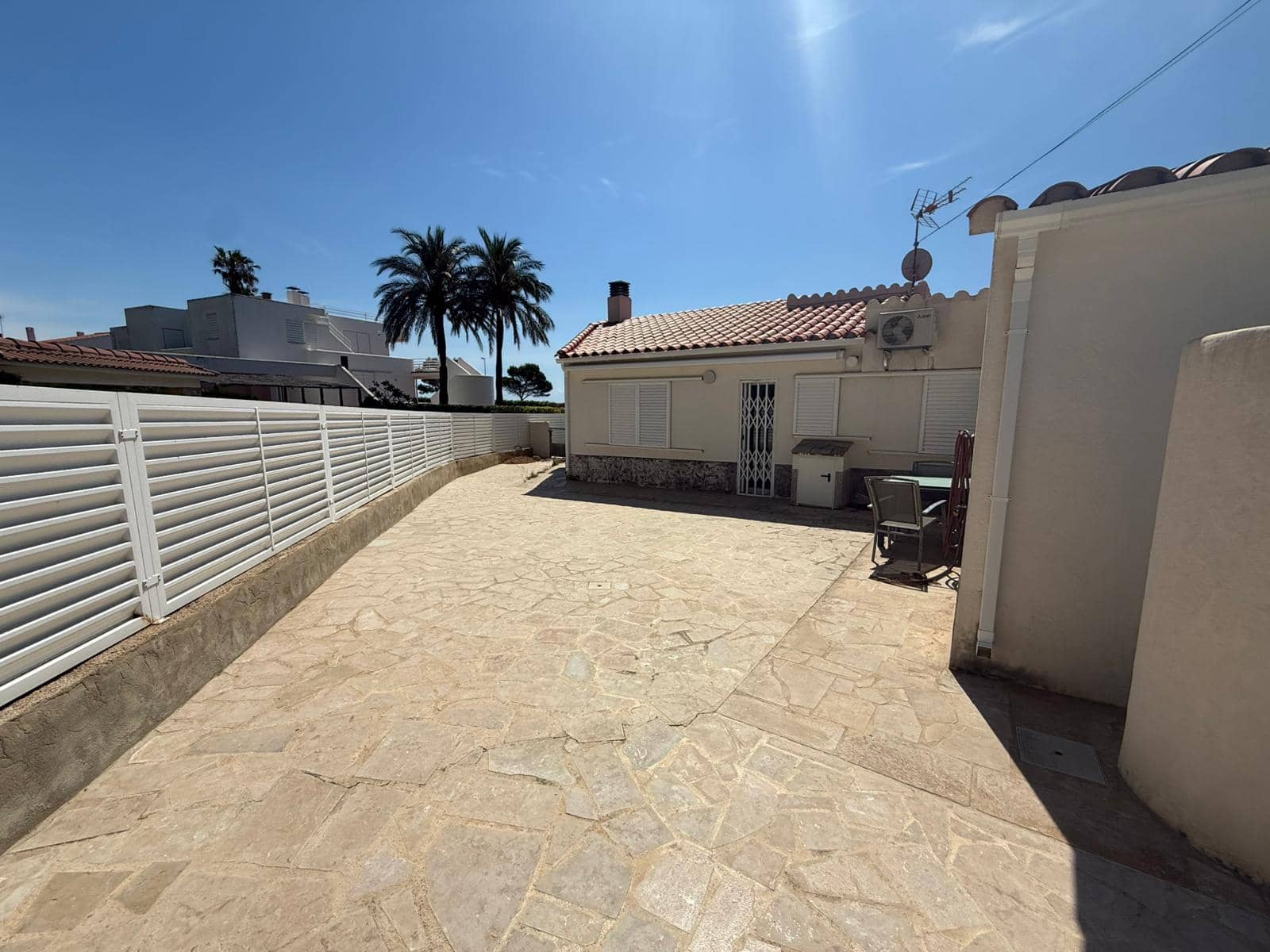 3 soverom Villa til salgs i Calafat med svømmebasseng garasje - € 610 000 (Ref: 9847804)