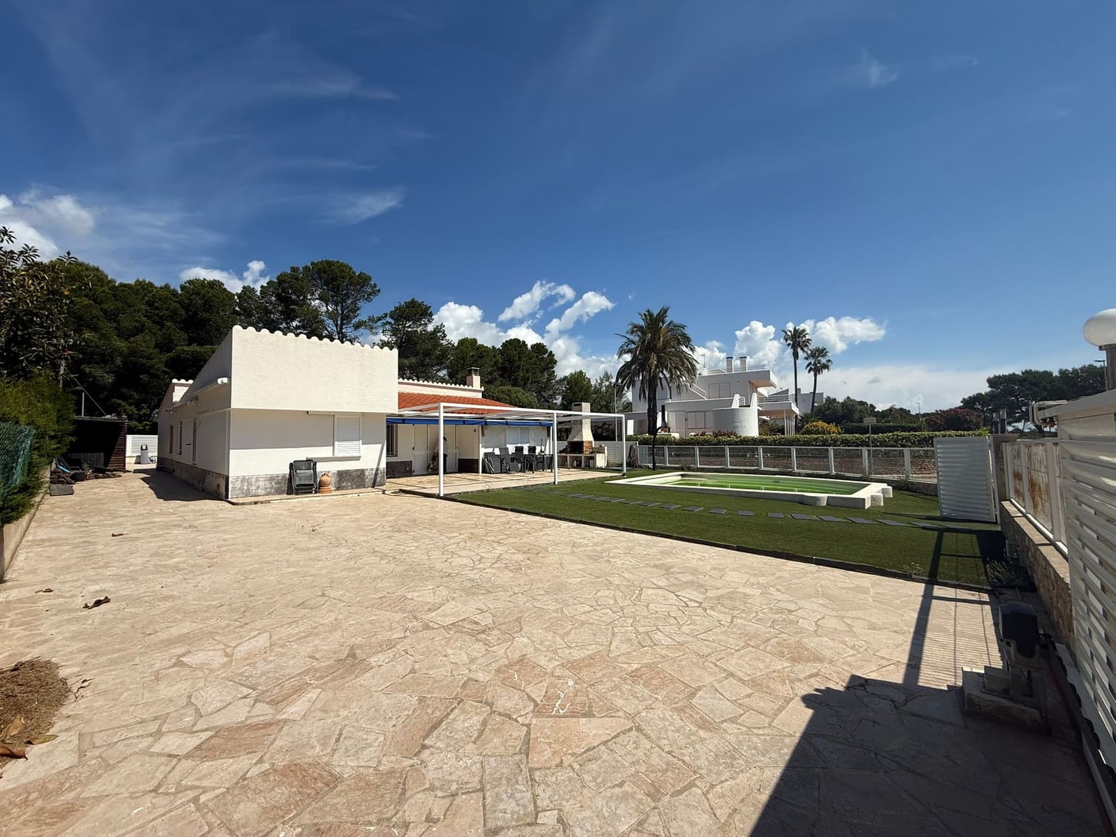 3 soverom Villa til salgs i Calafat med svømmebasseng garasje - € 610 000 (Ref: 9847804)