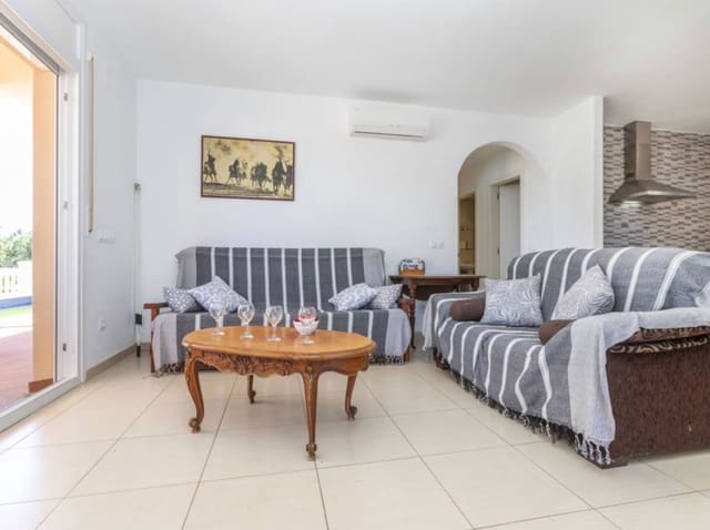 4 bedroom Villa for sale in L'Ametlla de Mar with pool - € 390,000 (Ref: 9946773)