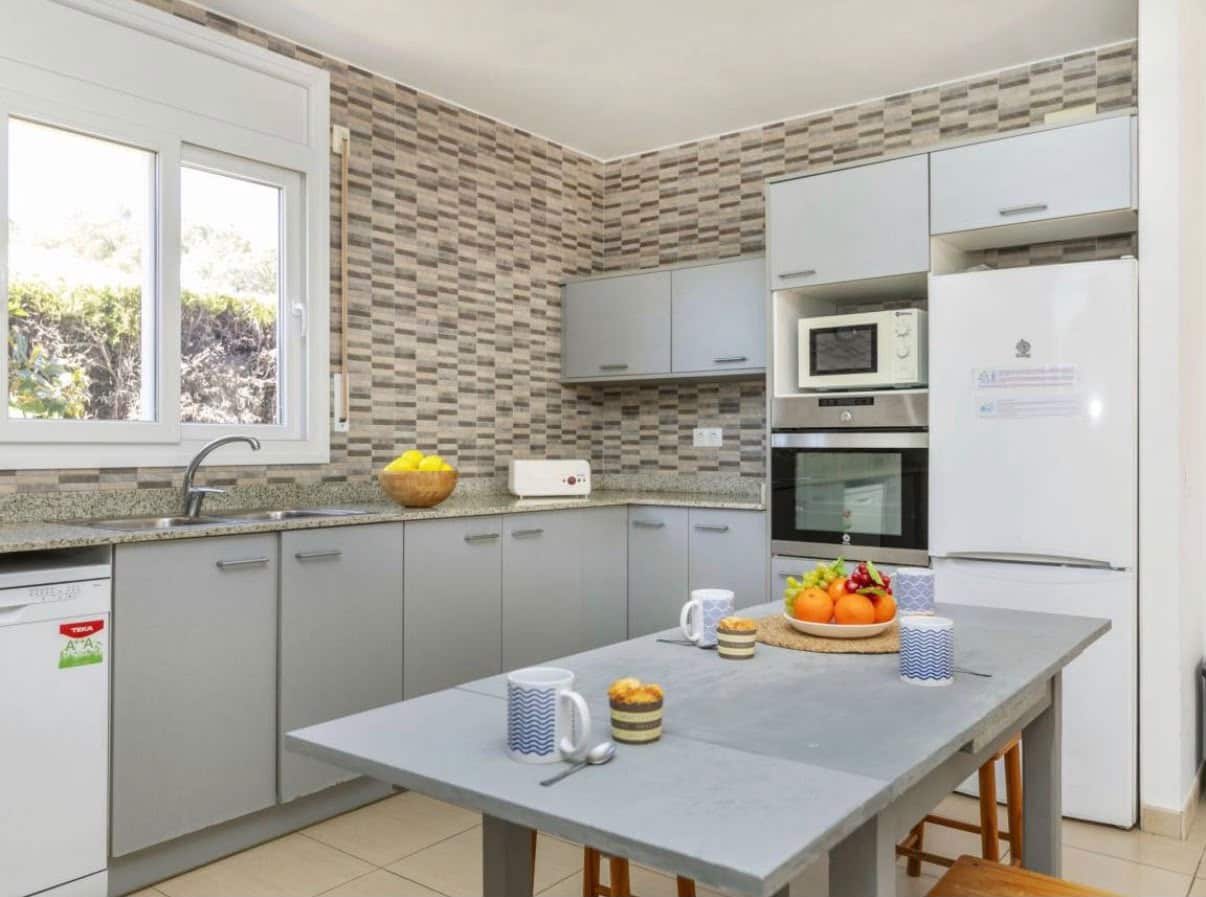 4 bedroom Villa for sale in L'Ametlla de Mar with pool - € 390,000 (Ref: 9946773)