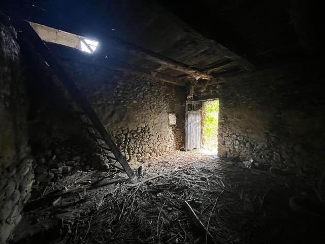 6 bedroom Townhouse for sale in Villaverde de la Abadía, Carracedelo - € 13,000 (Ref: 9362734)