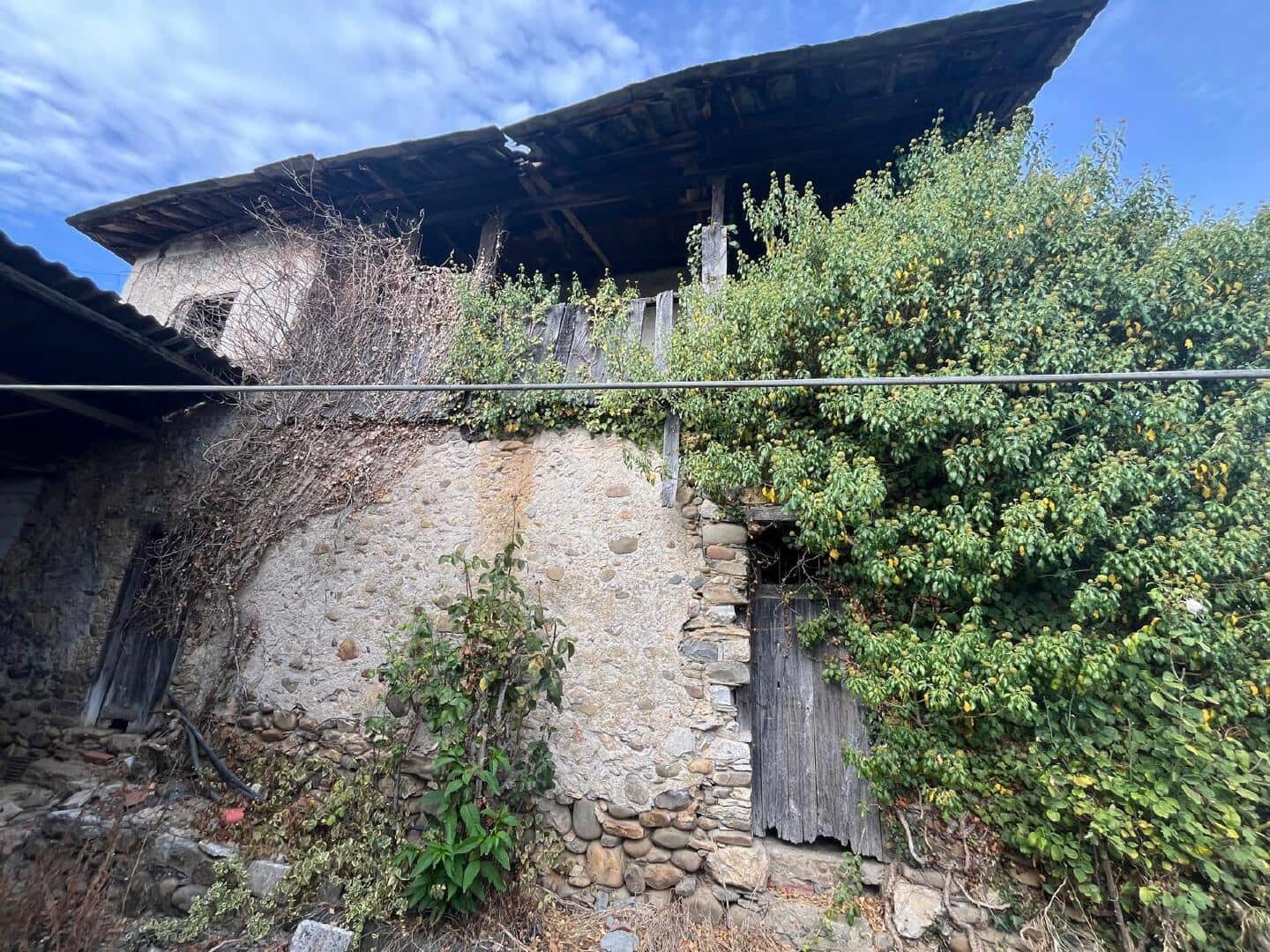 6 bedroom Townhouse for sale in Carracedelo - € 13,000 (Ref: 9362734)