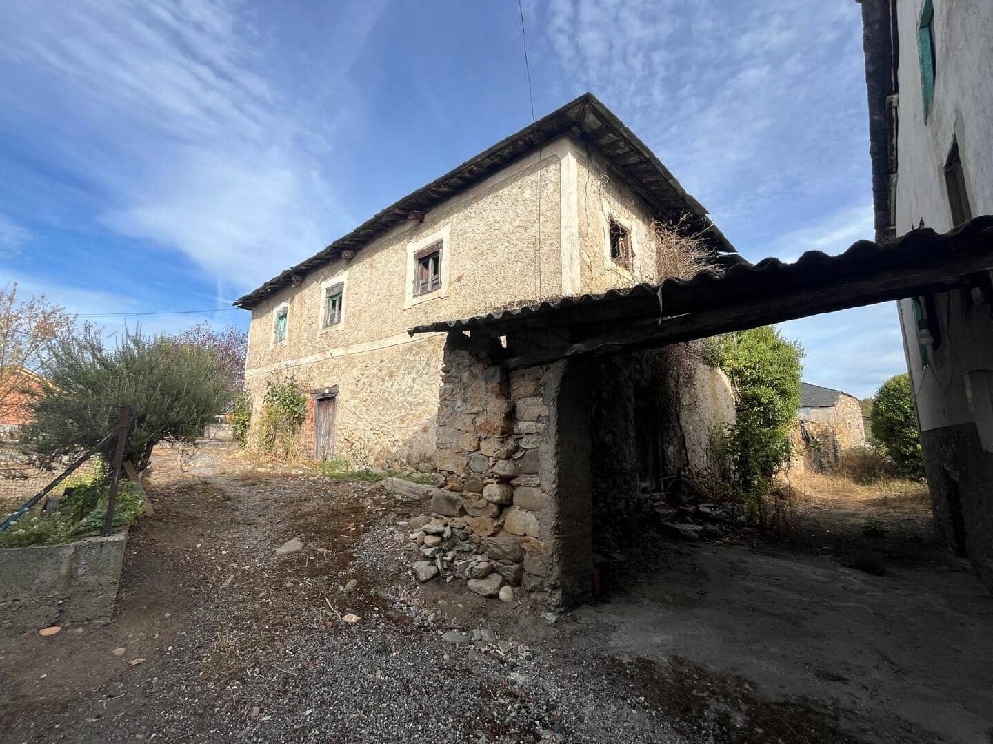 6 bedroom Townhouse for sale in Carracedelo - € 13,000 (Ref: 9362734)